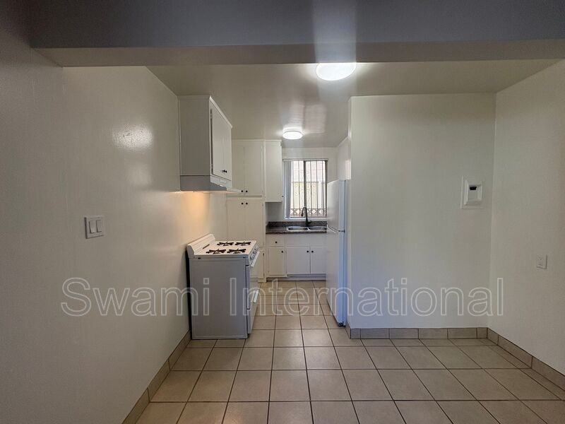 12615 Oxford Ave #B - Photo 4 of 12