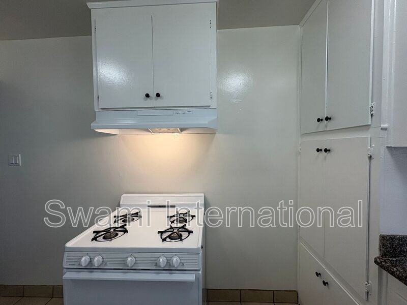 12615 Oxford Ave #B - Photo 6 of 12