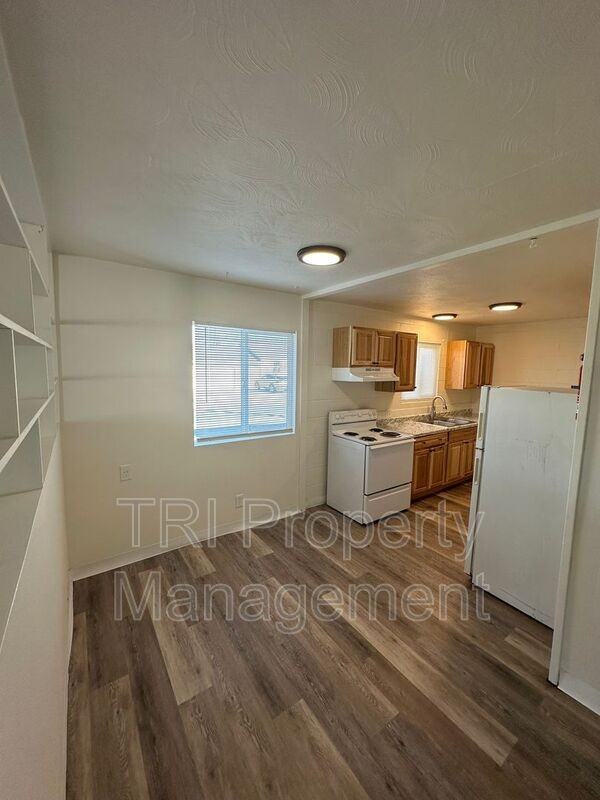 908 31st Ave - Photo 4 of 12