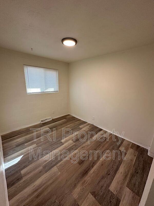 908 31st Ave - Photo 7 of 12