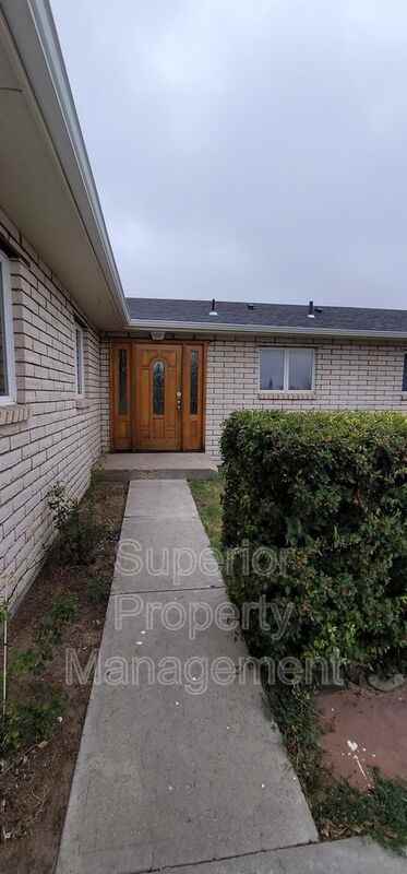 7014 Ridge Rd - Photo 6 of 37