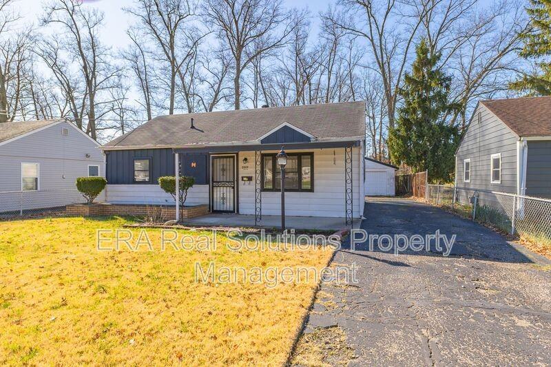 2009 Catalpa Ave - Photo 4 of 34