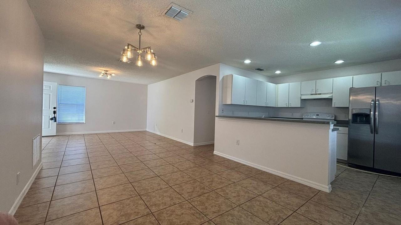 185 Owenshire Cir - Photo 2 of 27