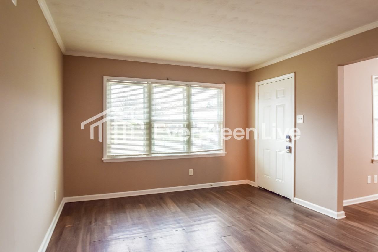 3669 Bishops Bridge Rd - Photo 4 of 16