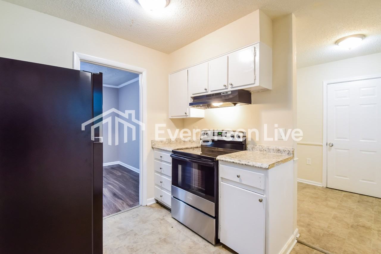 3669 Bishops Bridge Rd - Photo 5 of 16