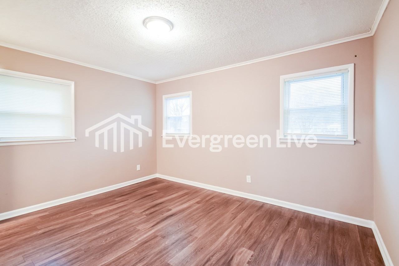 3669 Bishops Bridge Rd - Photo 7 of 16