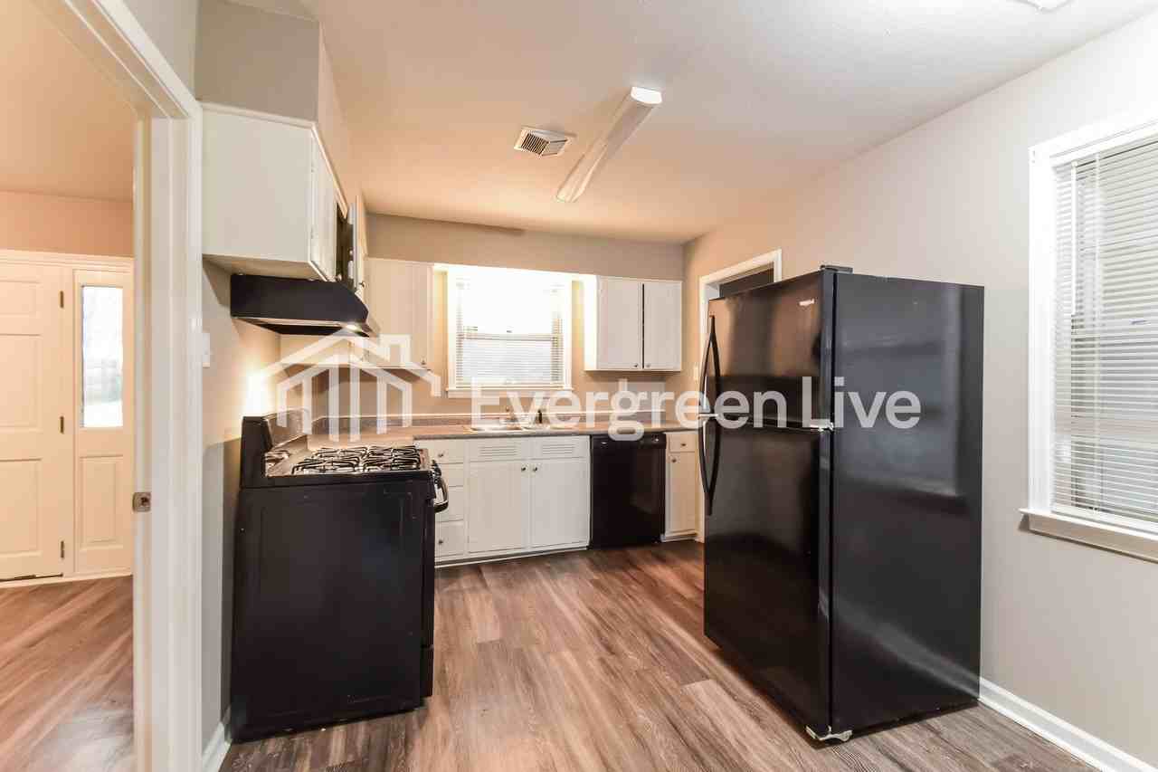 3051 Beauchamp Dr - Photo 6 of 15