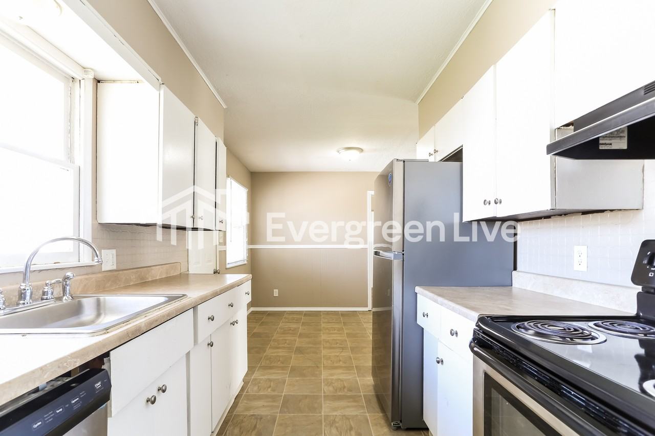 7760 Burkey Dr - Photo 4 of 16