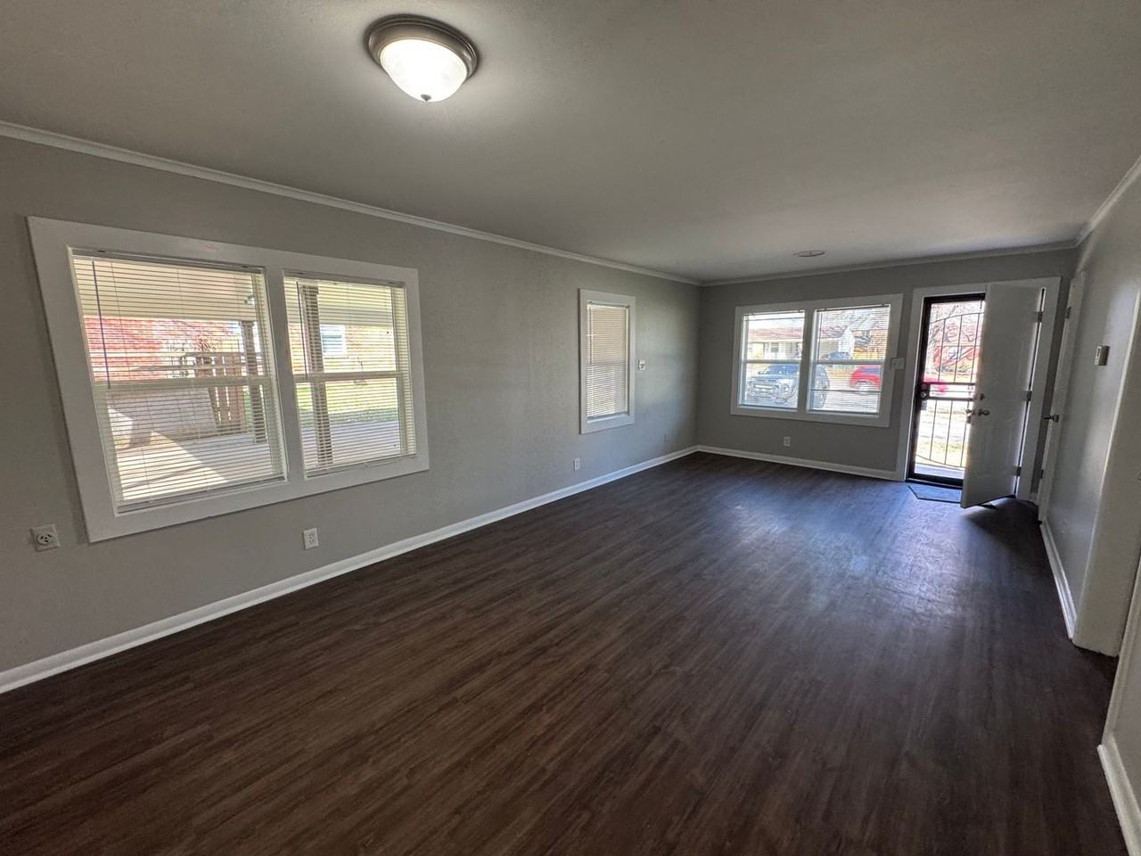 5283 5283 Millbanch Rd - Photo 3 of 12