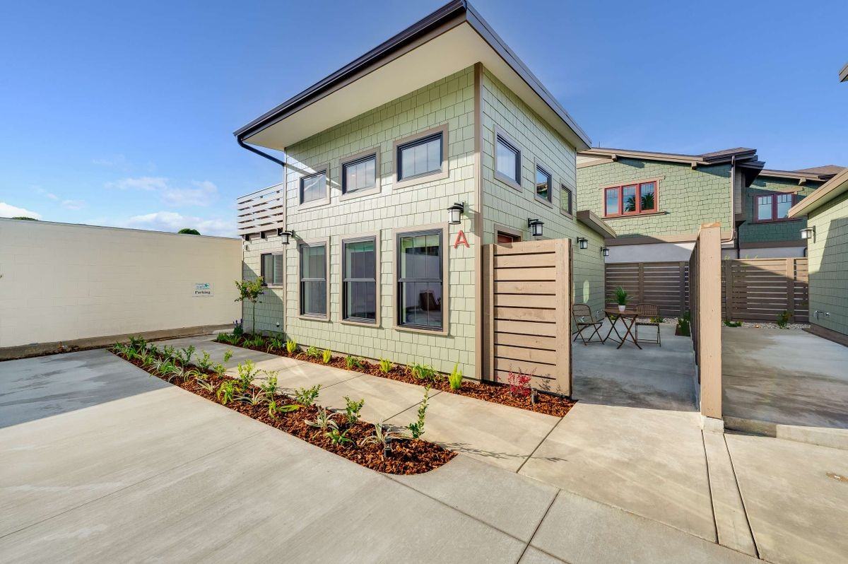 127 E Foothill Blvd ##A