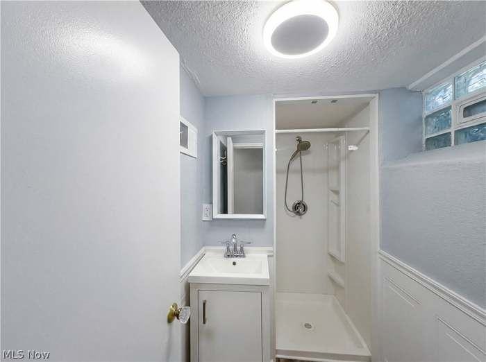 18715 Libby Rd - Photo 3 of 16