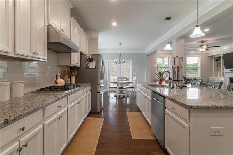 301 Cochin Dr - Photo 3 of 48