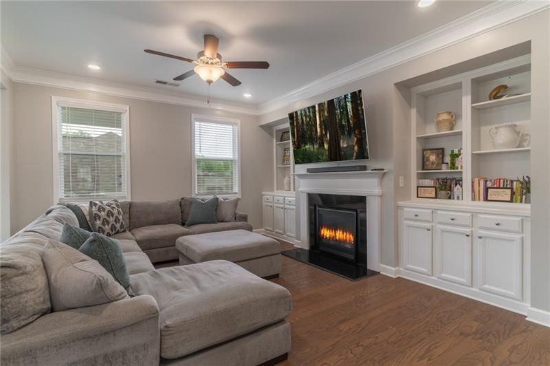 301 Cochin Dr - Photo 7 of 48