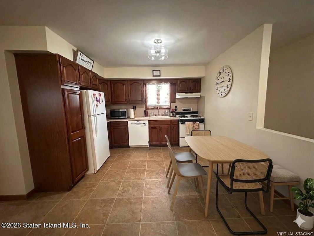 298 Pacific Ave - Photo 4 of 6