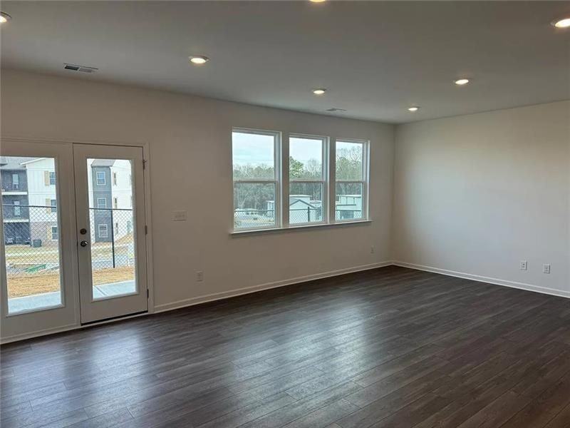 100 Mission Blvd - Photo 3 of 17