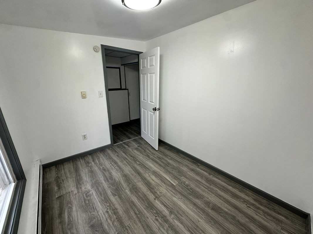 324 N Fountain St - Photo 3 of 15