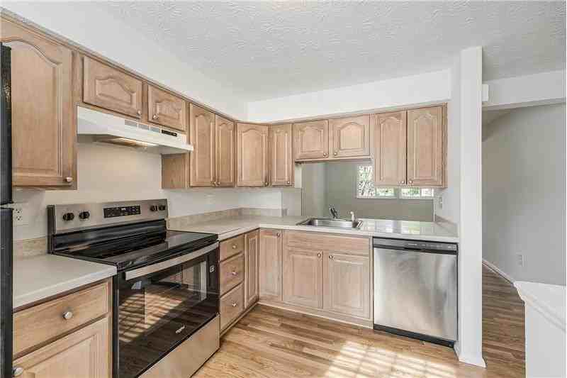 1682 Harvest Green Ct - Photo 3 of 38