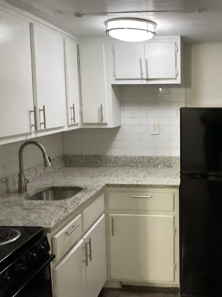 1809 on Cox Apartments - Photo 3 of 38