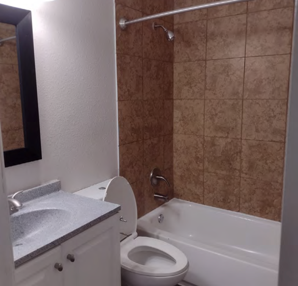 1809 on Cox Apartments - Photo 4 of 38