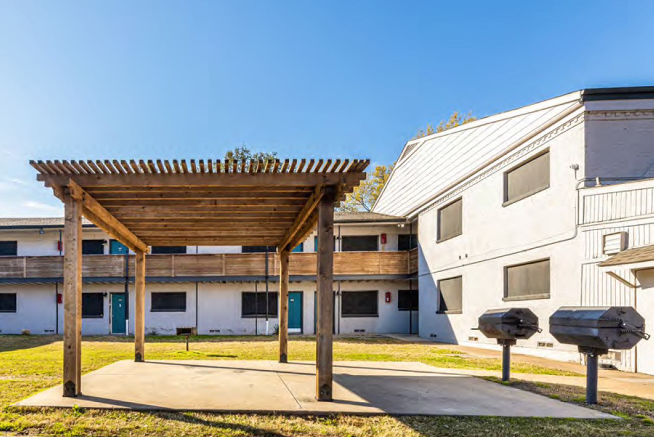 1809 on Cox Apartments - Photo 5 of 38