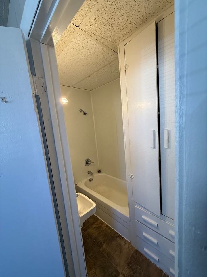 1220 Washington Ave #3 - Photo 4 of 13