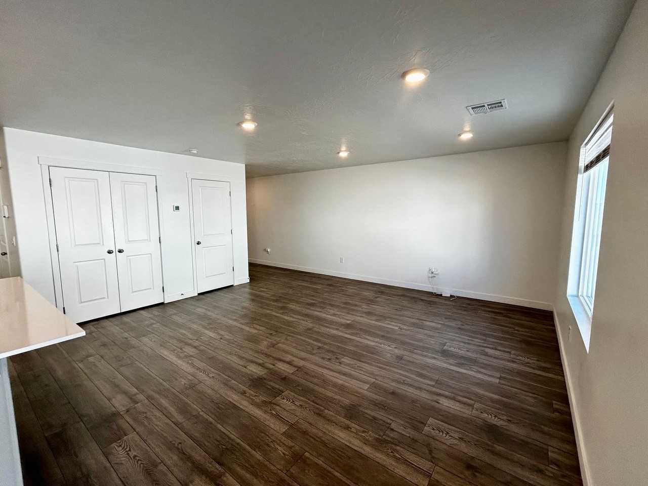 388 W 2025 N - Photo 4 of 16