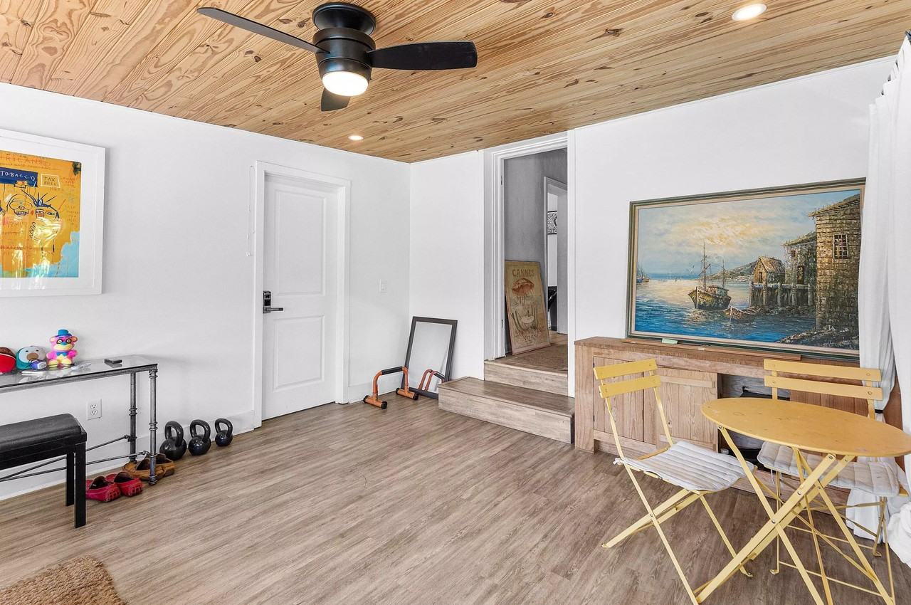 110 Wilson Rd - Photo 3 of 28