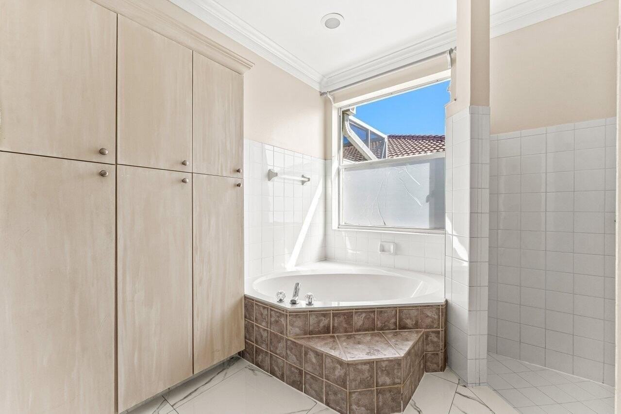 5872 Nw 73rd Ct - Photo 5 of 24