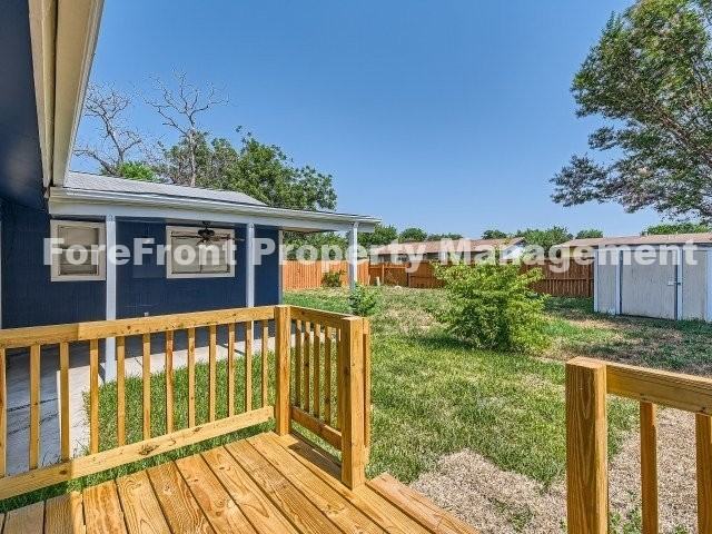 7422 Stonehouse Dr - Photo 4 of 32