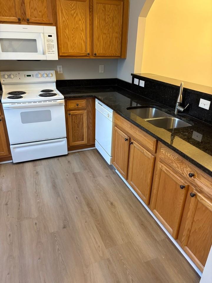 2224 Winthrop Chase Dr - Photo 2 of 16