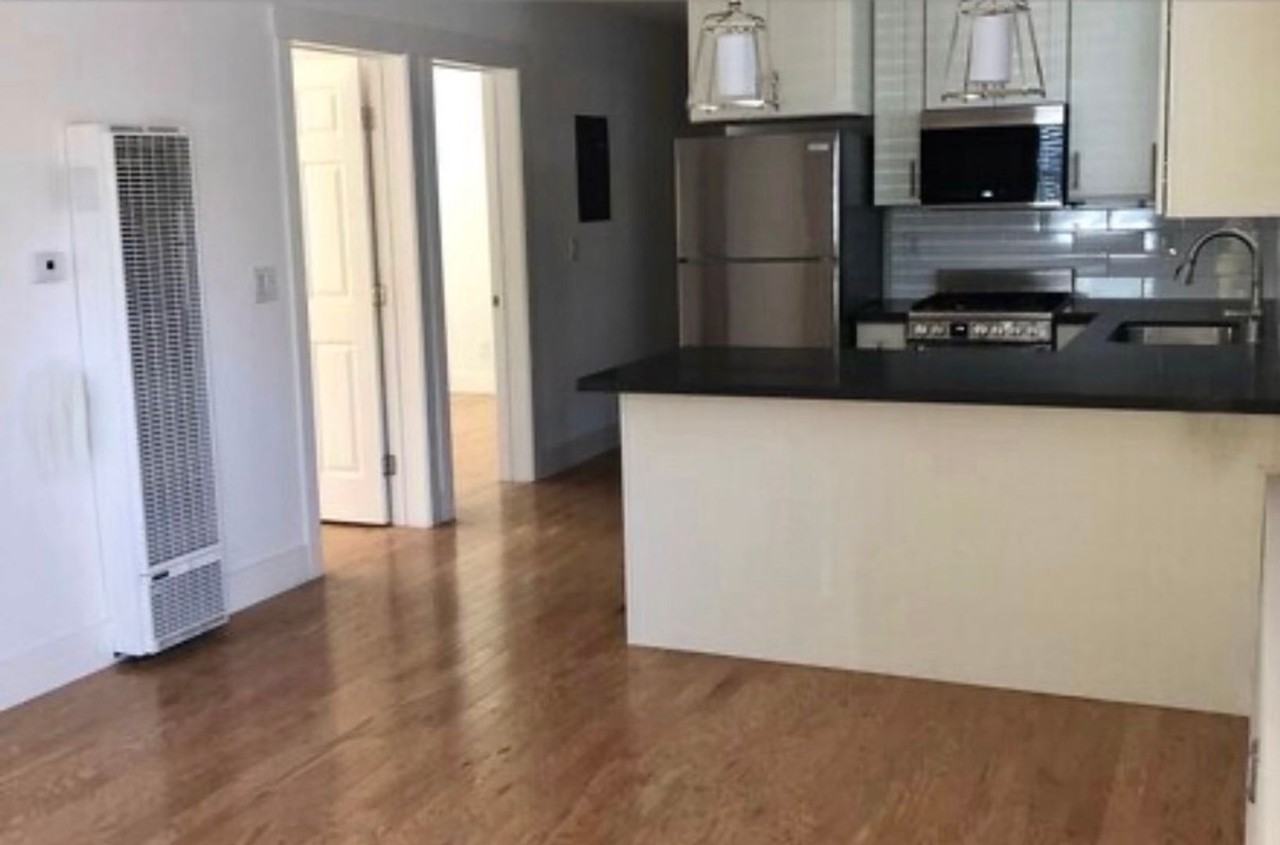 1628 Tyler St #B - Photo 3 of 5