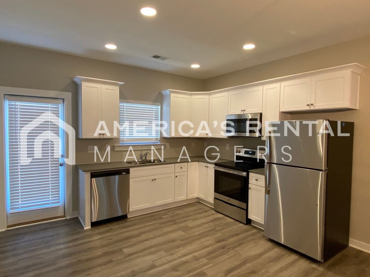 15650 Capstone Blvd - Photo 7 of 42