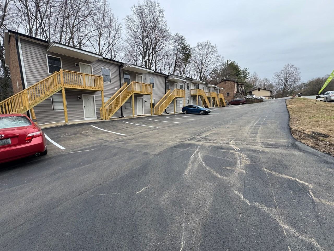 Newly Remodeled 1 Bedroom Apartment - Photo 2 of 18