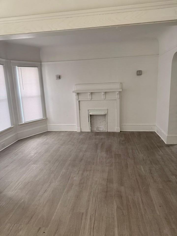 10814 Hull Ave - Photo 3 of 12