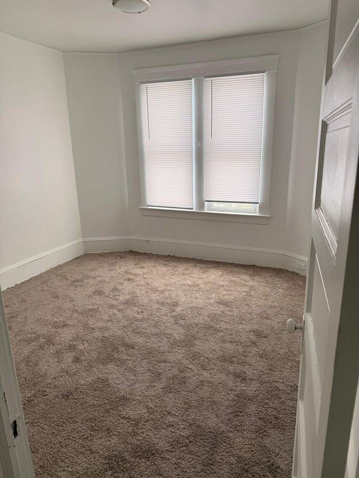 10814 Hull Ave - Photo 4 of 12