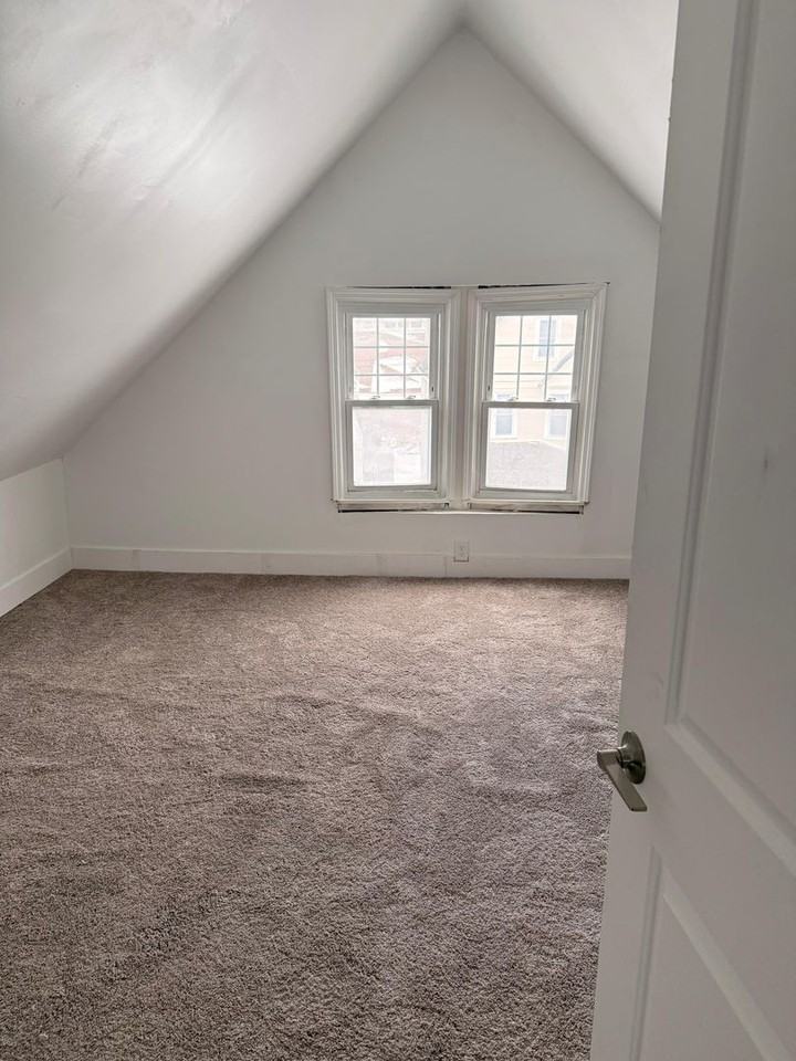 10814 Hull Ave - Photo 5 of 12