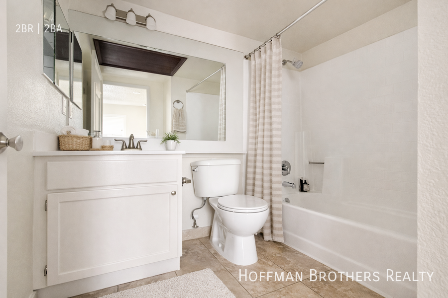 8926 Burnet Ave Property - Photo 4 of 5