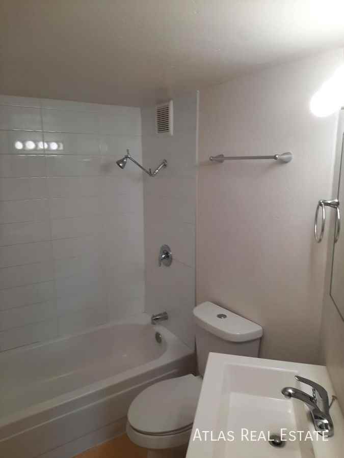 Julian Square - Photo 2 of 9