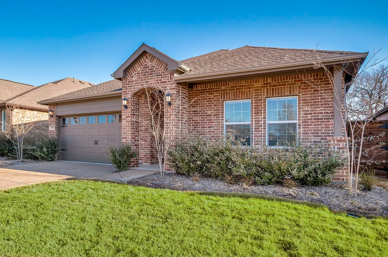 3609 Grace Ln - Photo 3 of 40