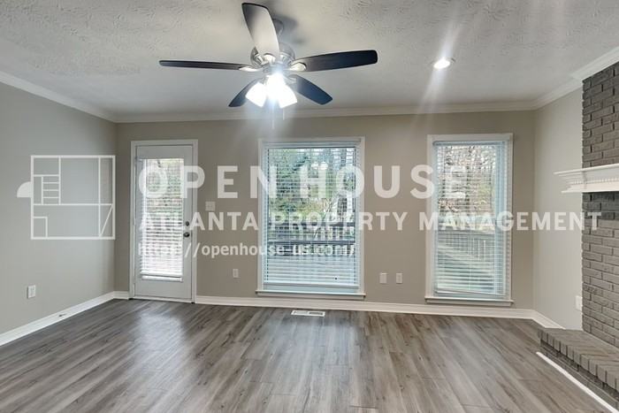 1595 Thoreau Dr - Photo 5 of 23