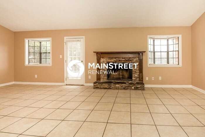 271 Canterbury Dr - Photo 3 of 15