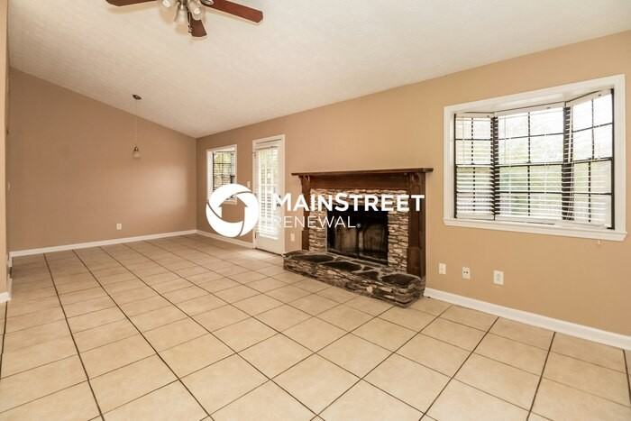 271 Canterbury Dr - Photo 4 of 15