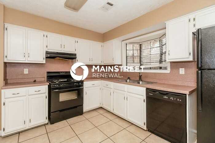 271 Canterbury Dr - Photo 6 of 15