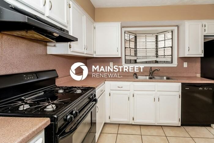 271 Canterbury Dr - Photo 7 of 15