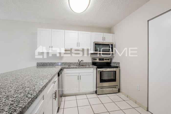 8802 Nw 114th Ter - Photo 2 of 22