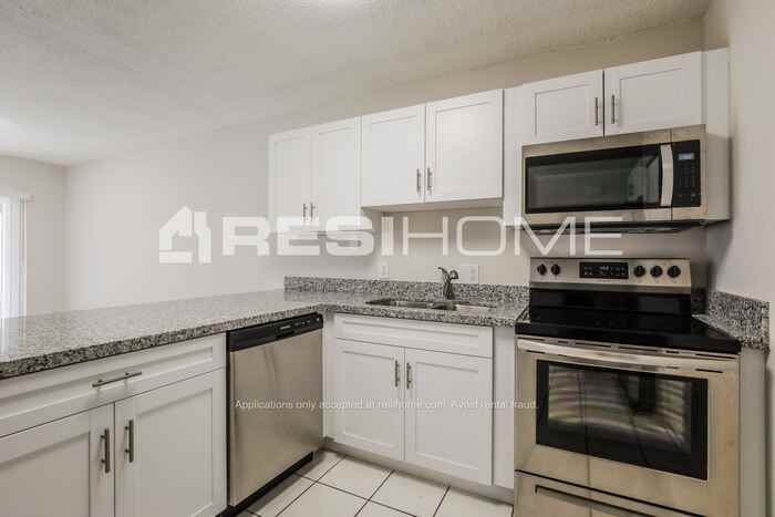 8802 Nw 114th Ter - Photo 3 of 22