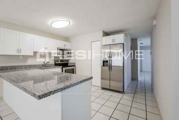 8802 Nw 114th Ter - Photo 4 of 22