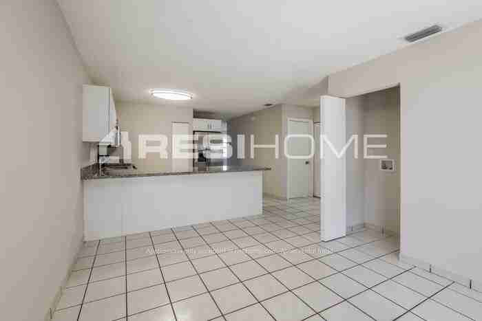 8802 Nw 114th Ter - Photo 5 of 22