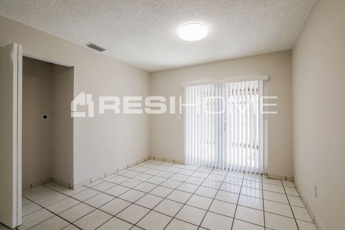 8802 Nw 114th Ter - Photo 6 of 22