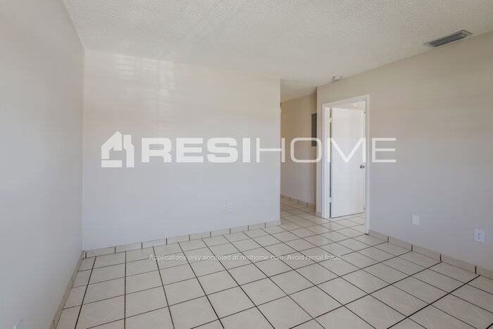 8802 Nw 114th Ter - Photo 7 of 22